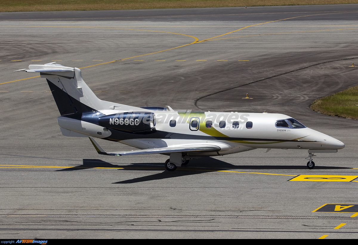 Embraer Phenom 300 Large Preview