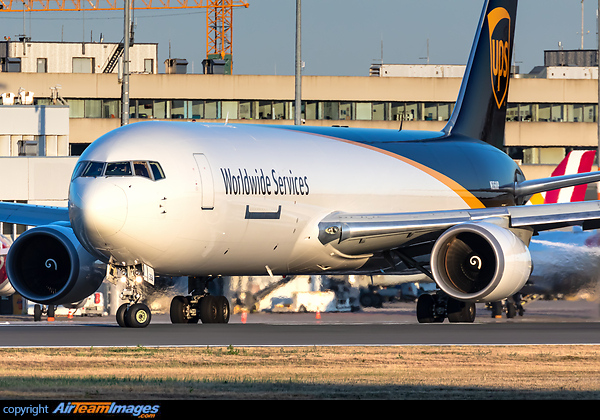 Boeing 767-34AF/ER (N356UP) Aircraft Pictures & Photos - AirTeamImages.com