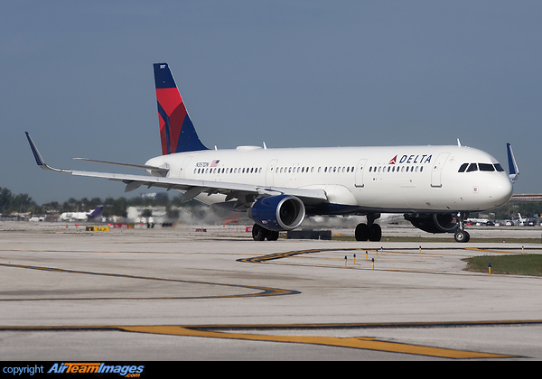 Airbus A321-211 (N357DN) Aircraft Pictures & Photos - AirTeamImages.com