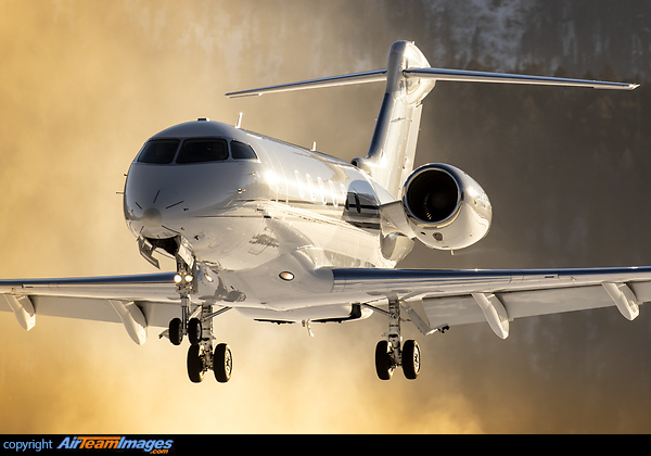 Bombardier Challenger 300 (G-KSFR) Aircraft Pictures & Photos ...