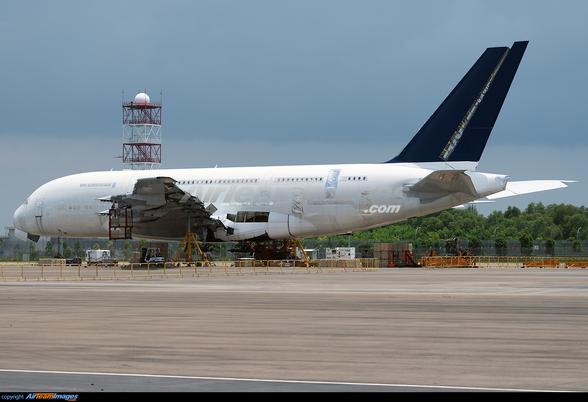 Airbus A380-841 - Large Preview - AirTeamImages.com