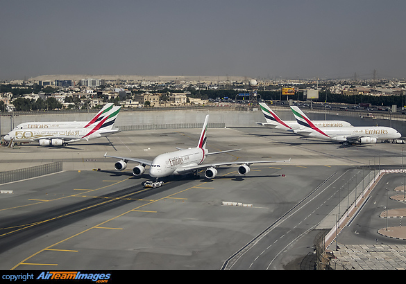 Airbus A380-861 (A6-EEJ) Aircraft Pictures & Photos - AirTeamImages.com