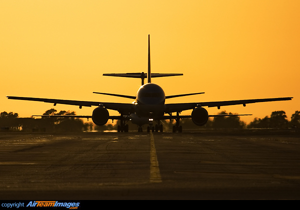 Boeing 757-204 (G-BYAU) Aircraft Pictures & Photos - AirTeamImages.com