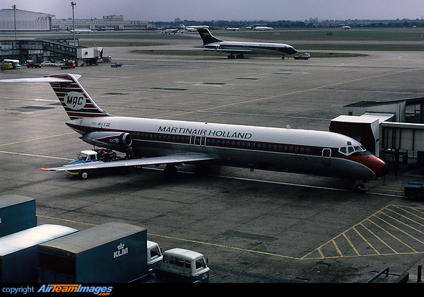 McDonnell Douglas DC-9-32 (PH-MAX) Aircraft Pictures & Photos ...