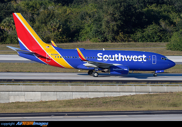 Boeing 737-7H4 (N221WN) Aircraft Pictures & Photos - AirTeamImages.com