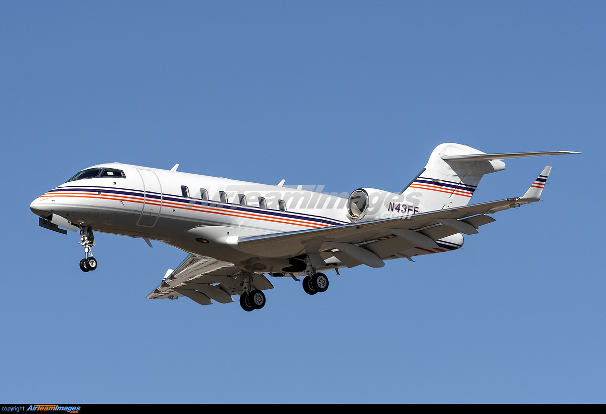 Bombardier Challenger 300 - Large Preview - AirTeamImages.com