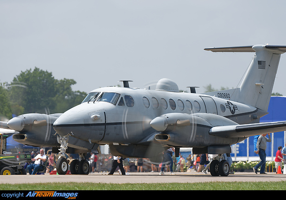 Beechcraft MC-12W Liberty (09-0660) Aircraft Pictures & Photos ...