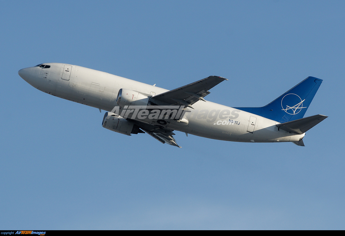 Boeing 737-306(BDSF) - Large Preview - AirTeamImages.com