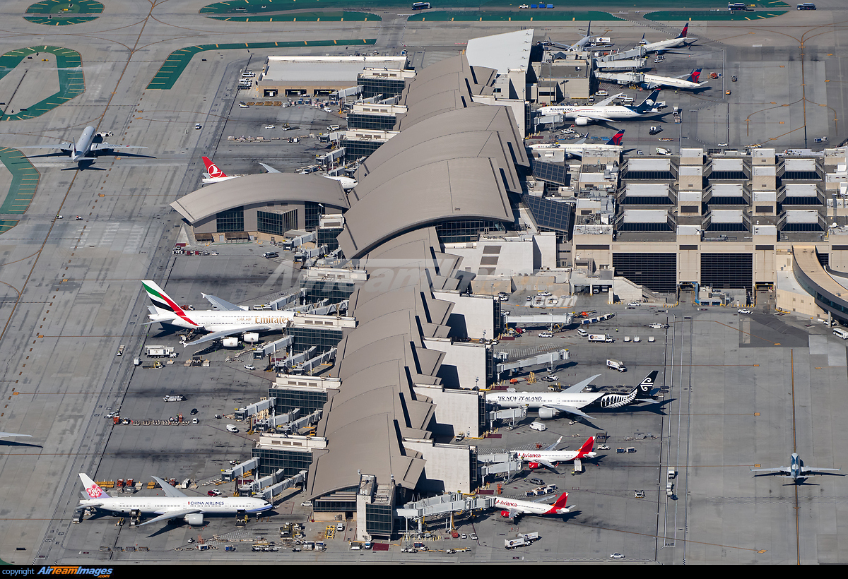 Los Angeles Airport - Large Preview - AirTeamImages.com