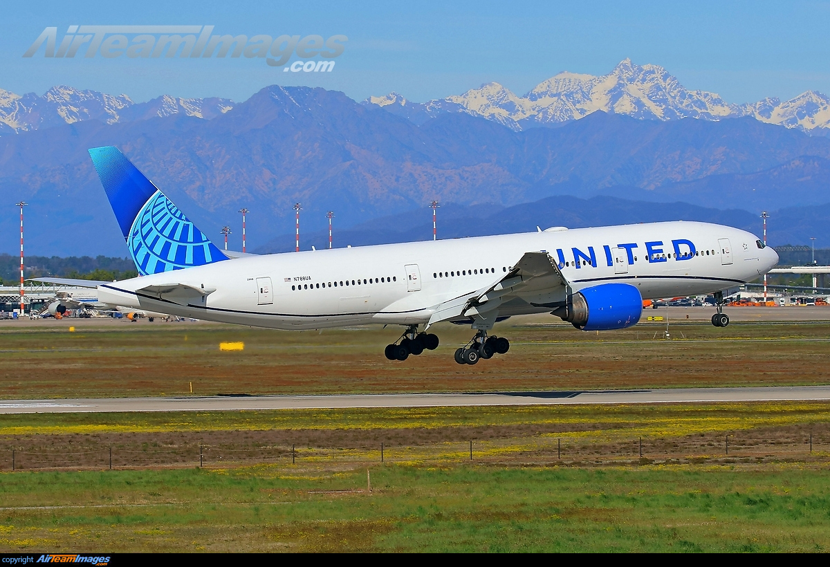 Boeing 777-222/ER - Large Preview - AirTeamImages.com