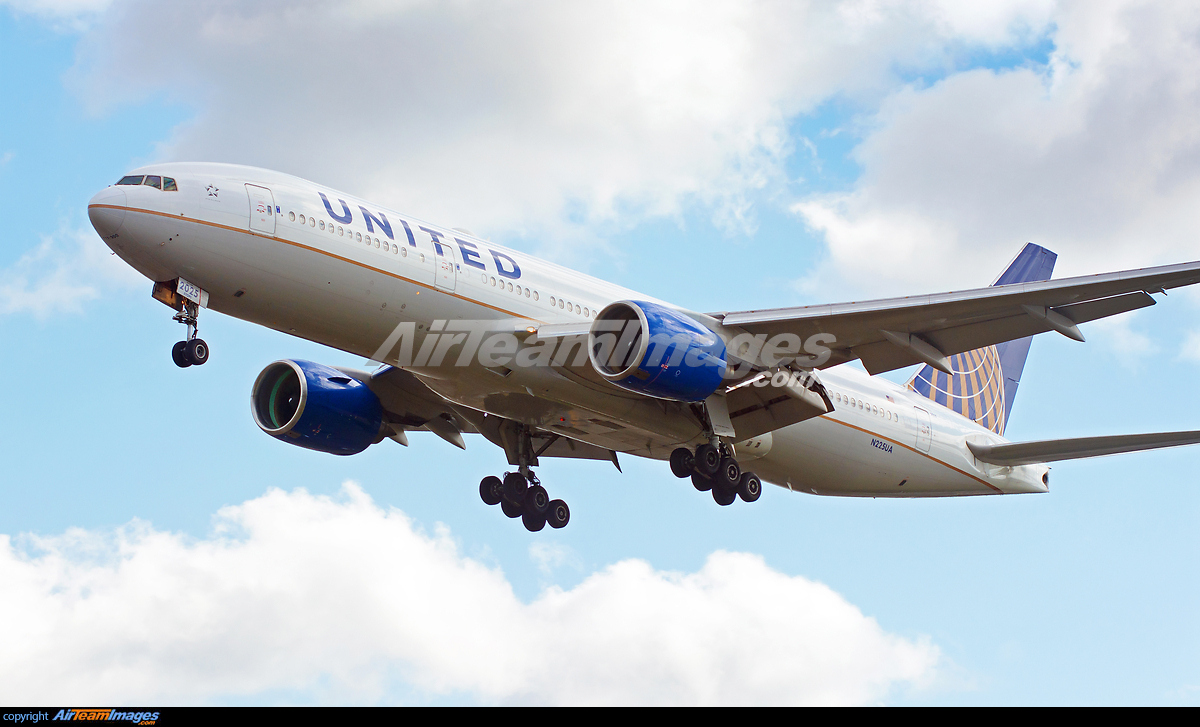 Boeing 777-222/ER - Large Preview - AirTeamImages.com