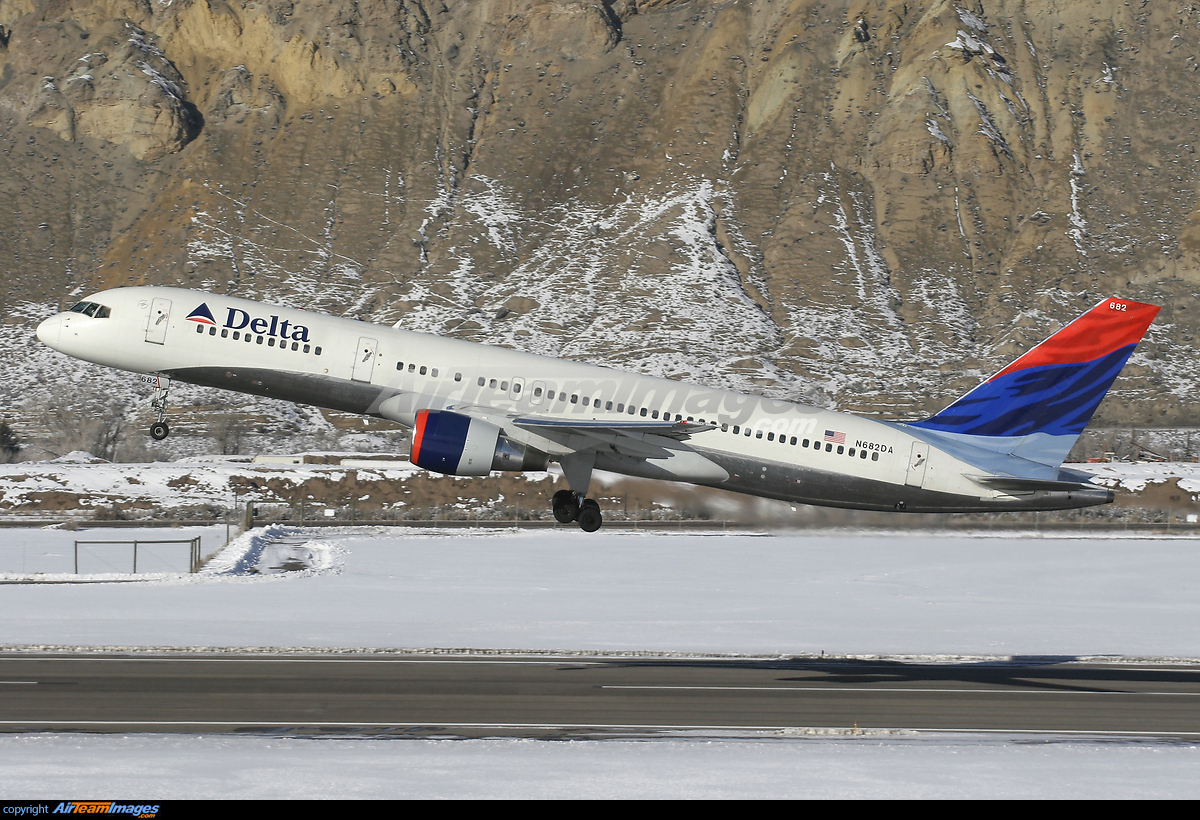 Boeing 757-232 - Large Preview - AirTeamImages.com