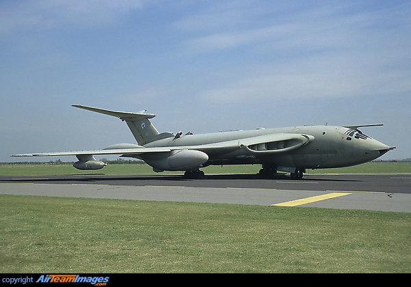 Handley Page Victor (XH671) Aircraft Pictures & Photos - AirTeamImages.com