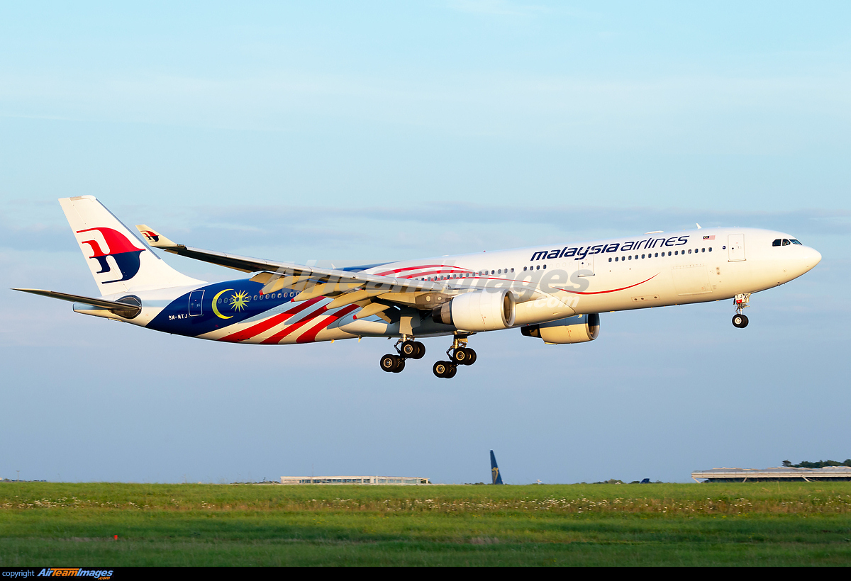 Airbus A330-323 - Large Preview - AirTeamImages.com