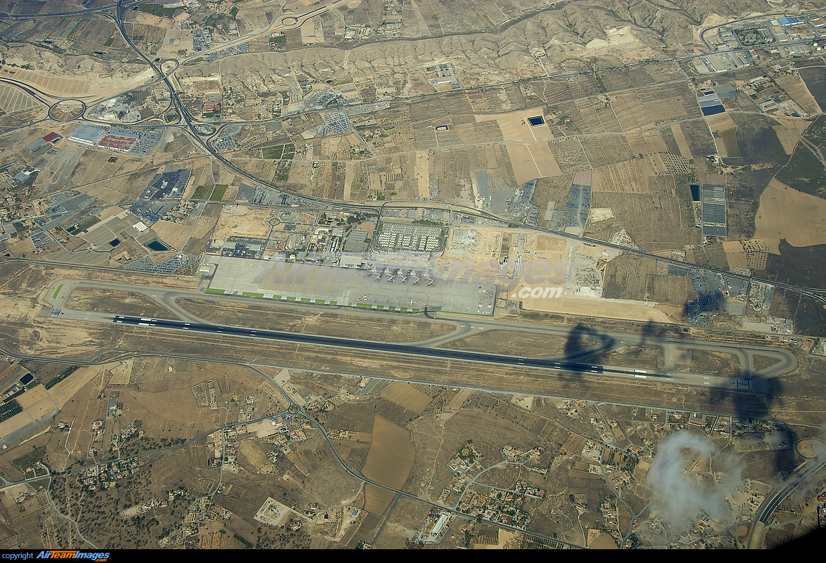 Alicante Airport - Large Preview - AirTeamImages.com