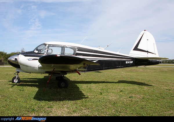 Piper PA-23-150 Apache (N1418P) Aircraft Pictures & Photos ...