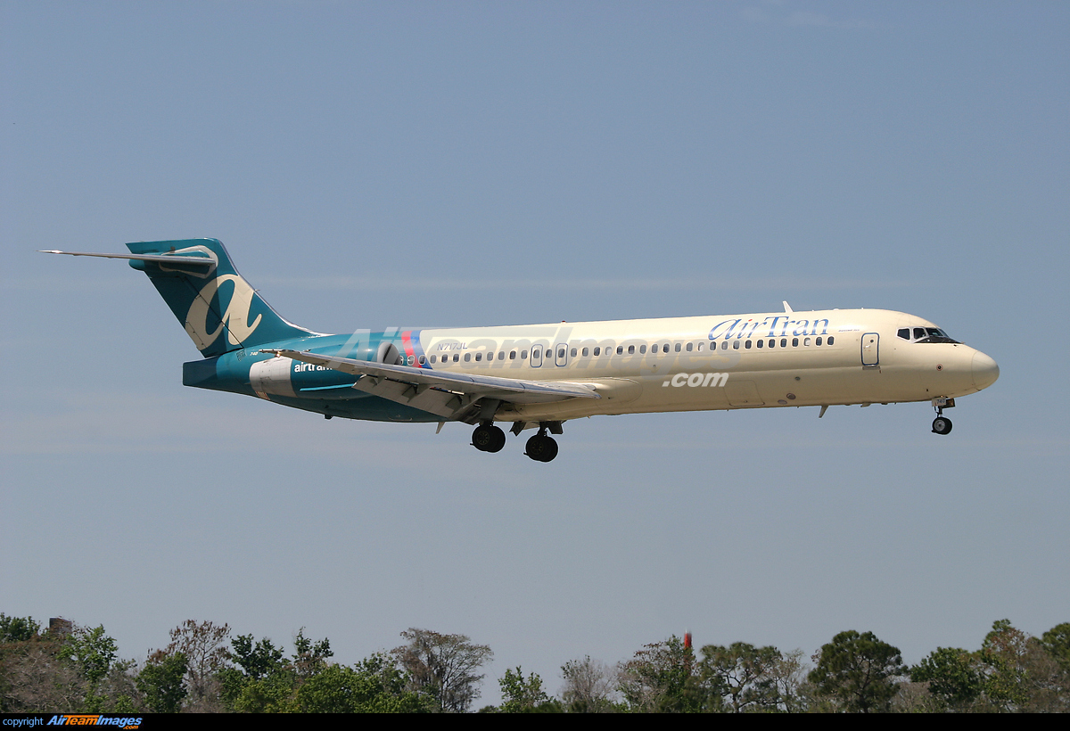 Boeing 717-2BD - Large Preview - AirTeamImages.com