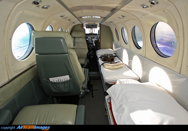 Beechcraft King Air 200 (OO-LAC) Aircraft Pictures & Photos ...