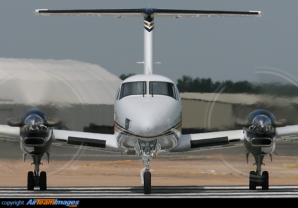 Beechcraft King Air 350 (N37172) Aircraft Pictures & Photos ...